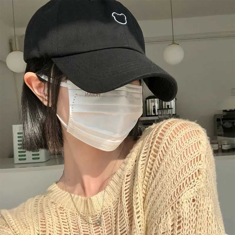 Cute bear baseball cap suitable for women Korean solid color adjustable sun hat summer simple soft cotton couple toe cap W241225