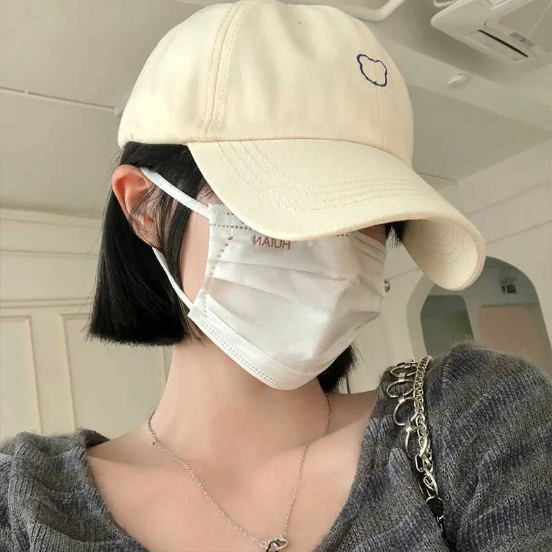 Cute bear baseball cap suitable for women Korean solid color adjustable sun hat summer simple soft cotton couple toe cap W241225