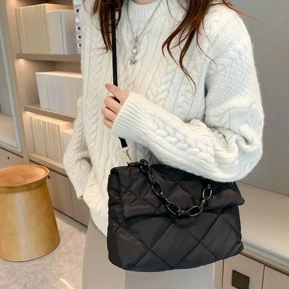 Fi Versatile Winter New Women Lady Bag Rhombic Grid Chain Shoulder Strap Solid Color Premium Texture Crossbody ShoulderXJ241225