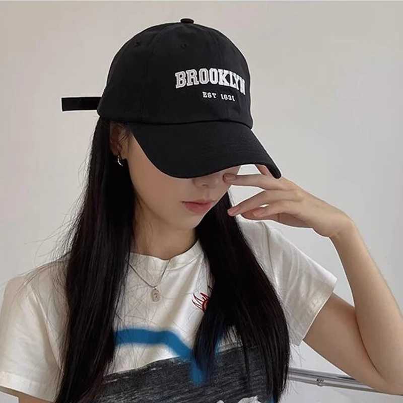 Solid color retro womens baseball cap cotton letter embroidered sun hat adjustable casual mens sports leather hat W241225