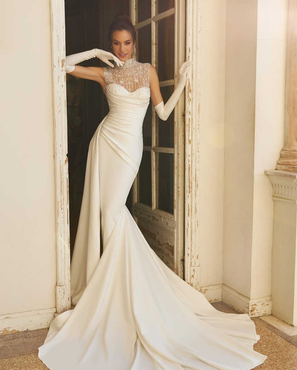 Mermaid Elegant Wedding Dresses For Women High Collar Sleeveless Gown Sequins Appliques Sweep Train Customized Dress 0220