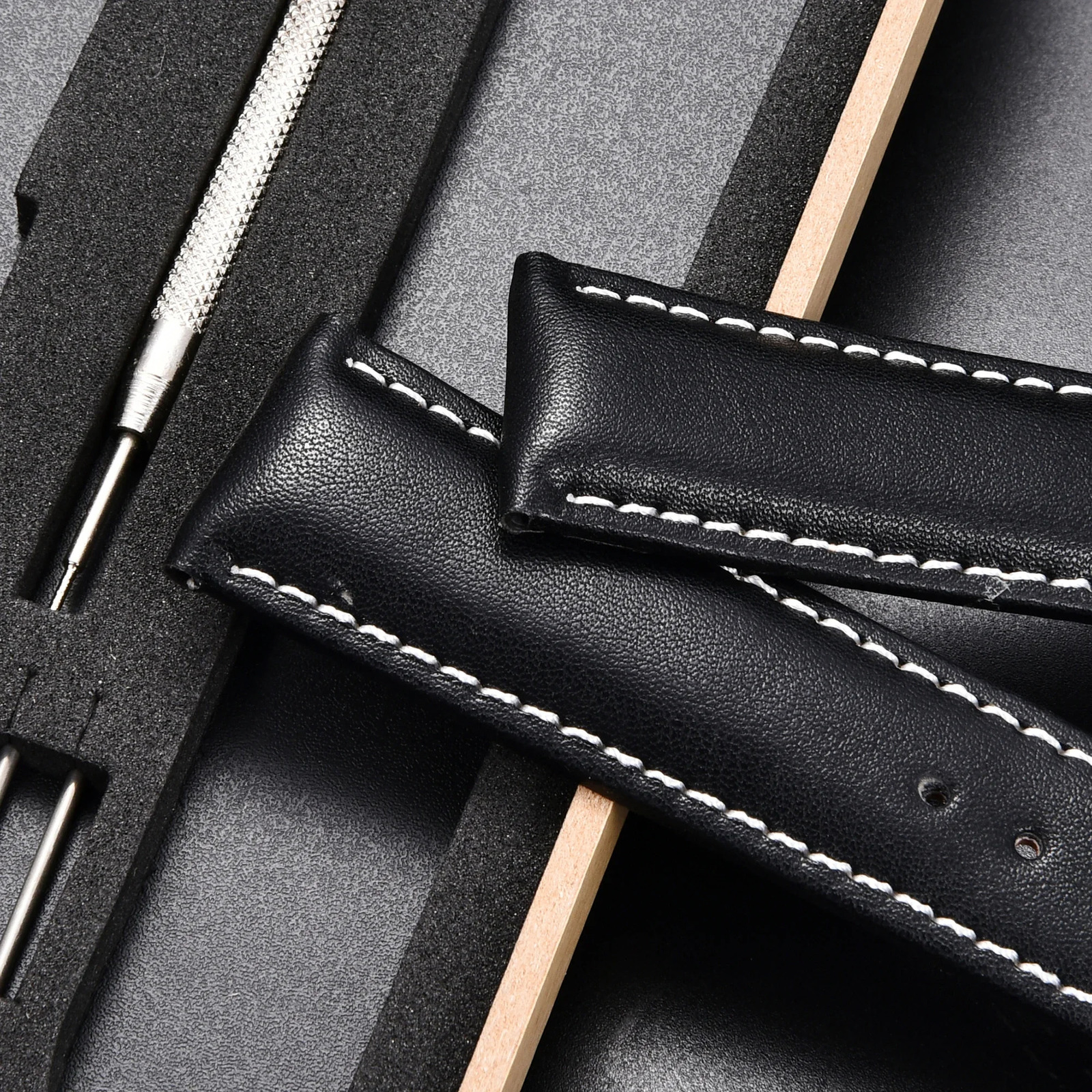 Calfskin Stainless Steel Automatic Buckle Watch Strap 18mm 20mm 22mm 24mm Mens and Womens Business Gift Box Packaging 241225