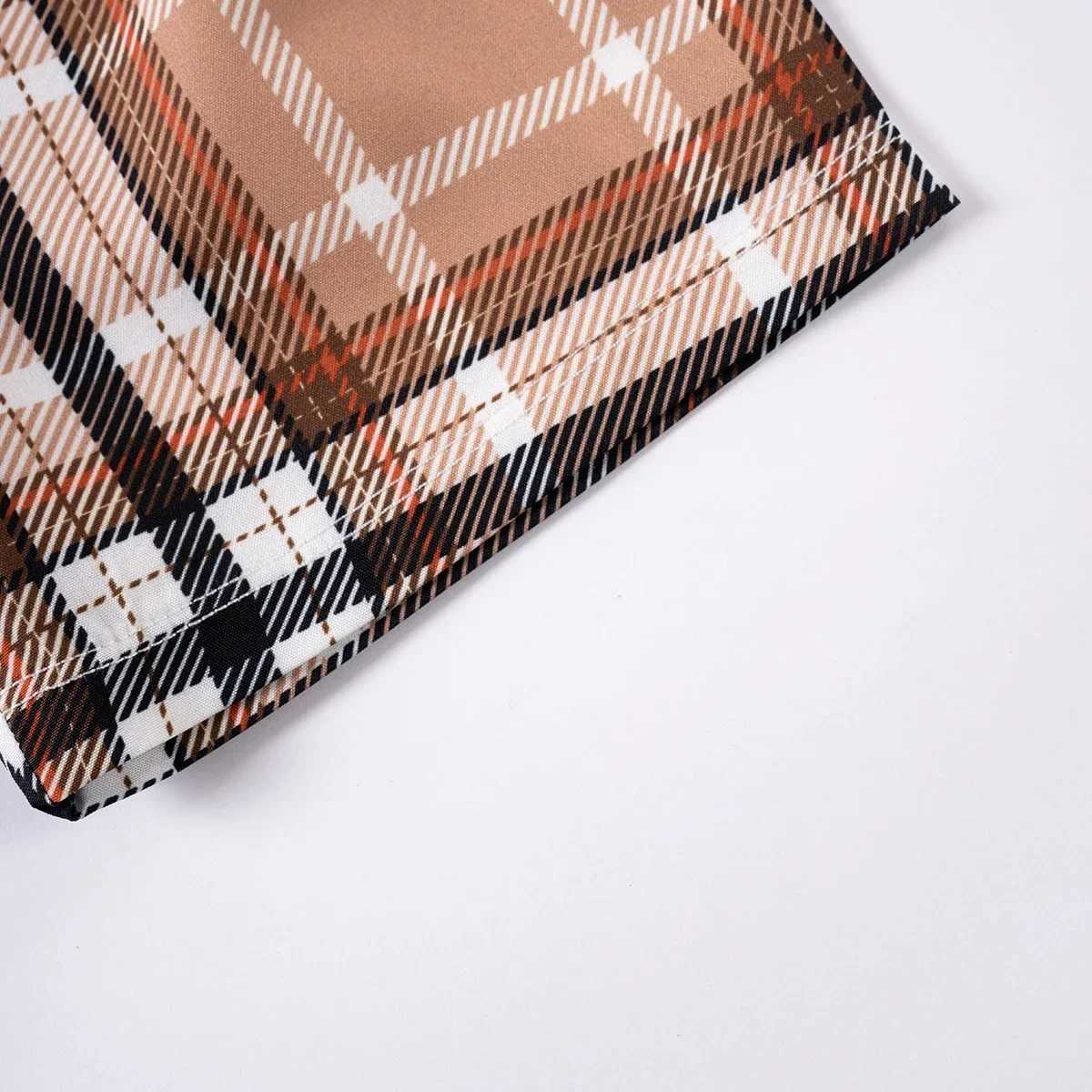 Clothing Sets 2pcs Summer Boys Suit New Simple Fashion Bear Round Neck Plaid Short Sleeve + Creative Striped Shorts Sports StyleY241225I9O8
