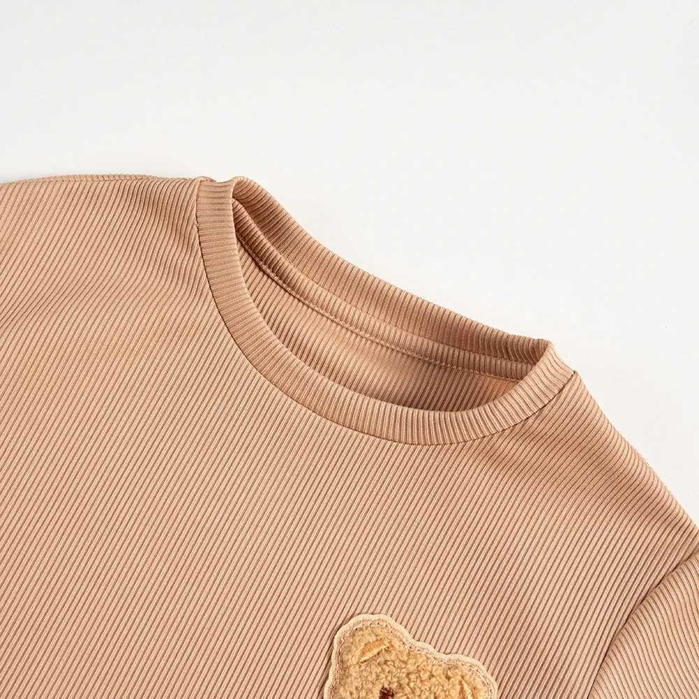 Clothing Sets Childrens Summer Leisure Set Boys and Girls Little Bear Embroidered Short Sleeves+Elastic Waist Shorts 2pcs Sports SuitY241225Y4TM