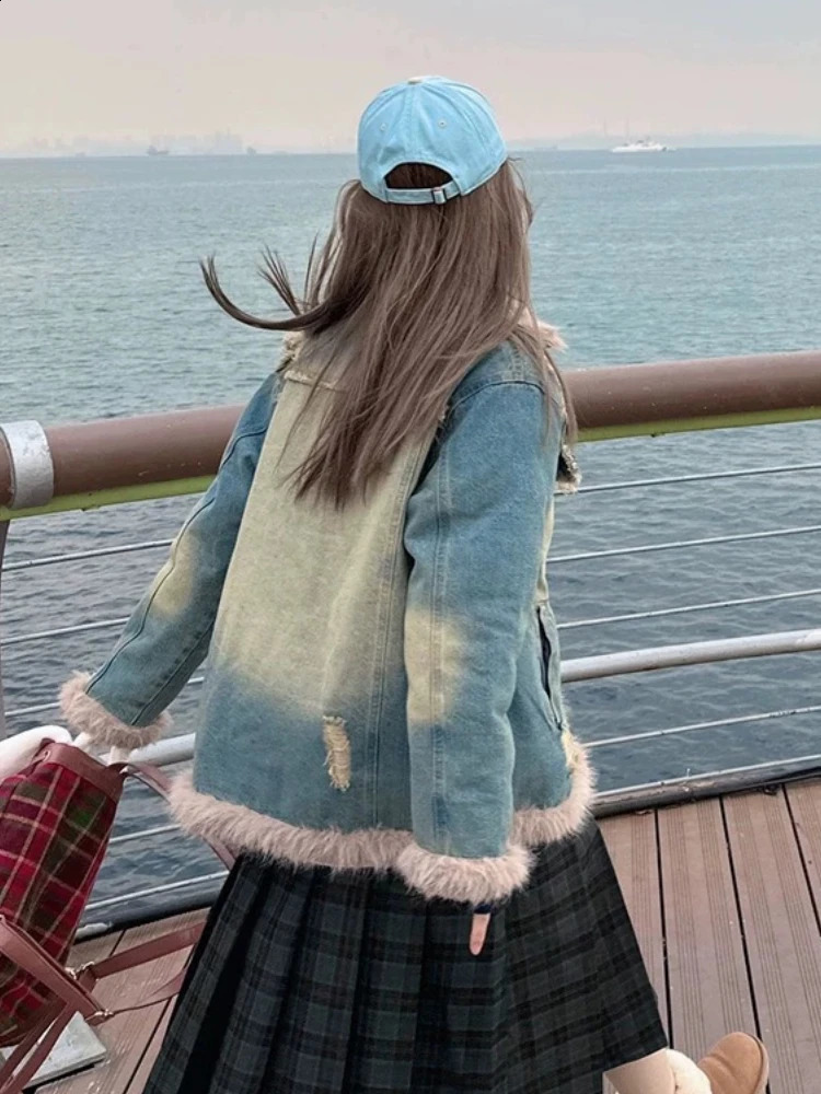 Womens warm thick fur with a lapel jacket windproof Korean fashion winter casual denim jacket 241219