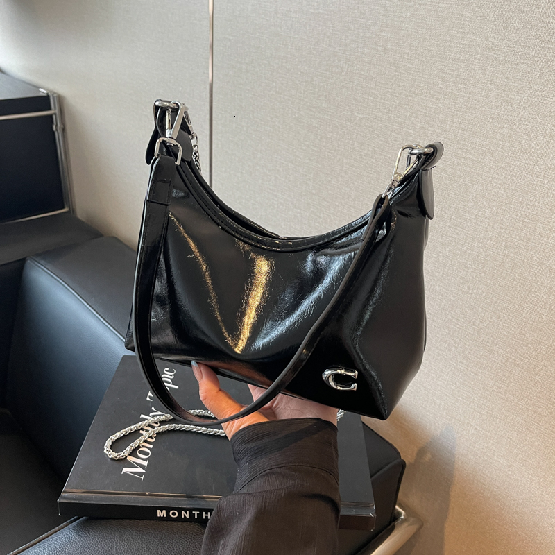 Women PU Fashion Shoulder Large Capacity Trendy Messenger Zipper Closure Chain Sg Adjustable Strap Chic Hobo Bag