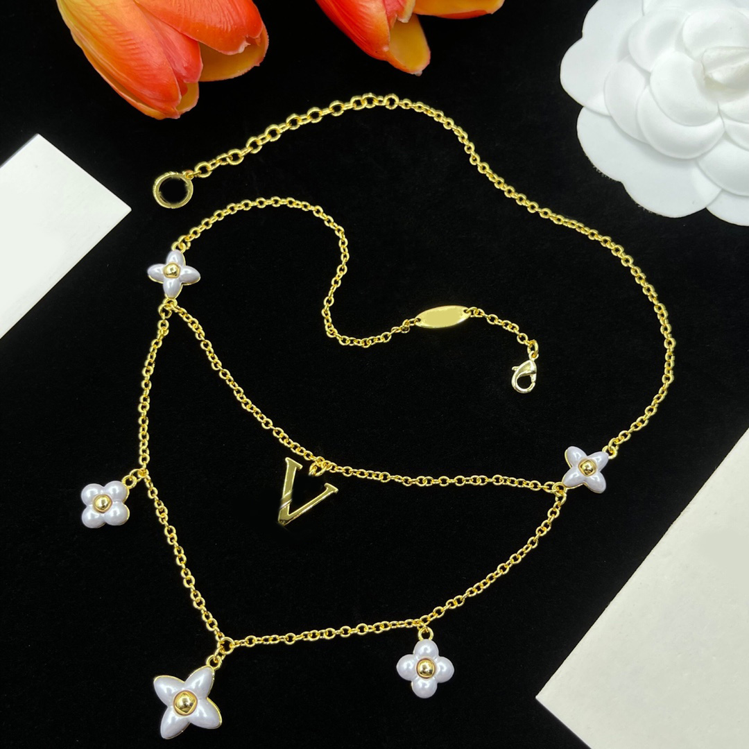 Designer Necklace Luxury Pearl Clover Pendant Necklace Gold Silver Plated Chain Necklace Flower Charm Chokers Statement For Men Women Classic Fashion Jewelry