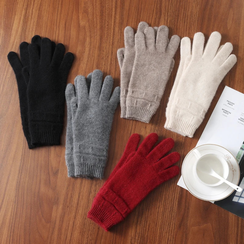Women 10% Cashmere Gloves Cable Knit Touchscreen Finger Hole Winter Autumn Warm Wrist Length Classic Gloves Female Mitten 241225