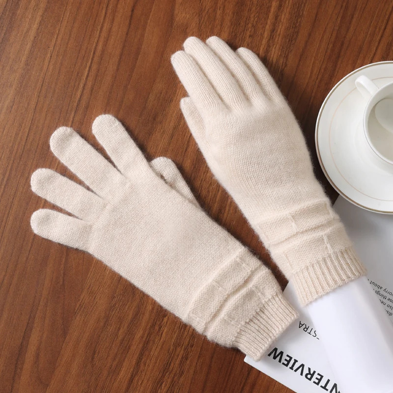 Women 10% Cashmere Gloves Cable Knit Touchscreen Finger Hole Winter Autumn Warm Wrist Length Classic Gloves Female Mitten 241225