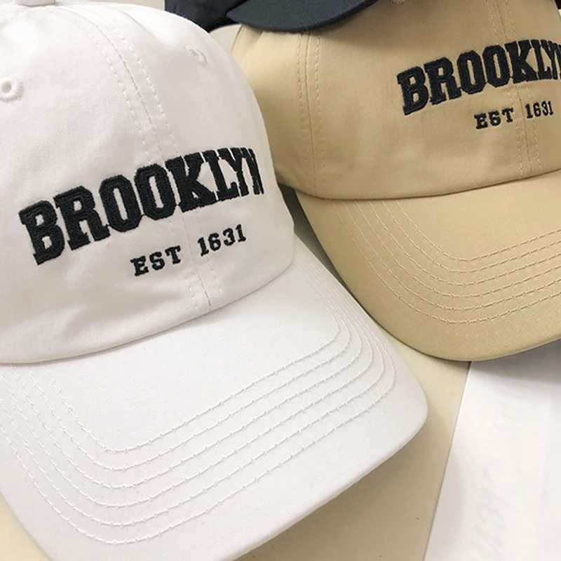 Solid color retro womens baseball cap cotton letter embroidered sun hat adjustable casual mens sports leather hat W241225