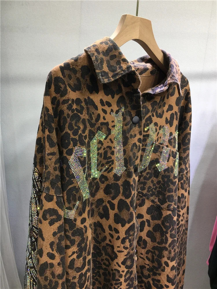 Unisex Diamonds Beaded Wings Denim Shirt Jacket Drilling Leopard Printed Thick Jeans Coat Medium Long Cardigan Tops 241223