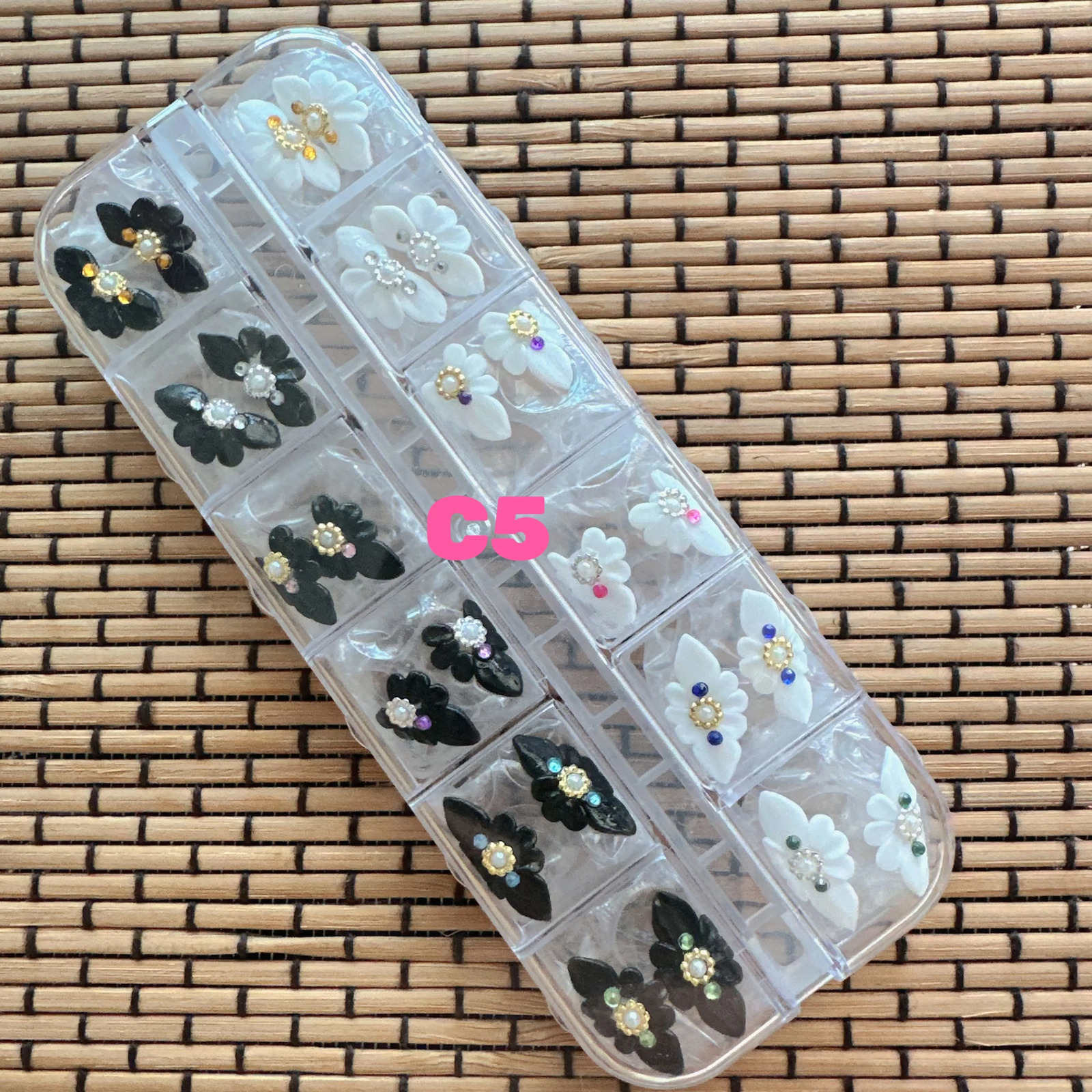 24pcs Manicure Carved Gel 3D Flower White Jewelry Handmade Kawaii Charm Sticker Decoration DIY Nail Art Accessory 241225