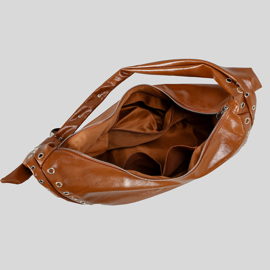 Fashion Rivet Half Moon Women Shoulder Bags Casual Hobos Handbags Retro Oil Wax Pu Leather Crossbody Trend Underarm Bag 2025