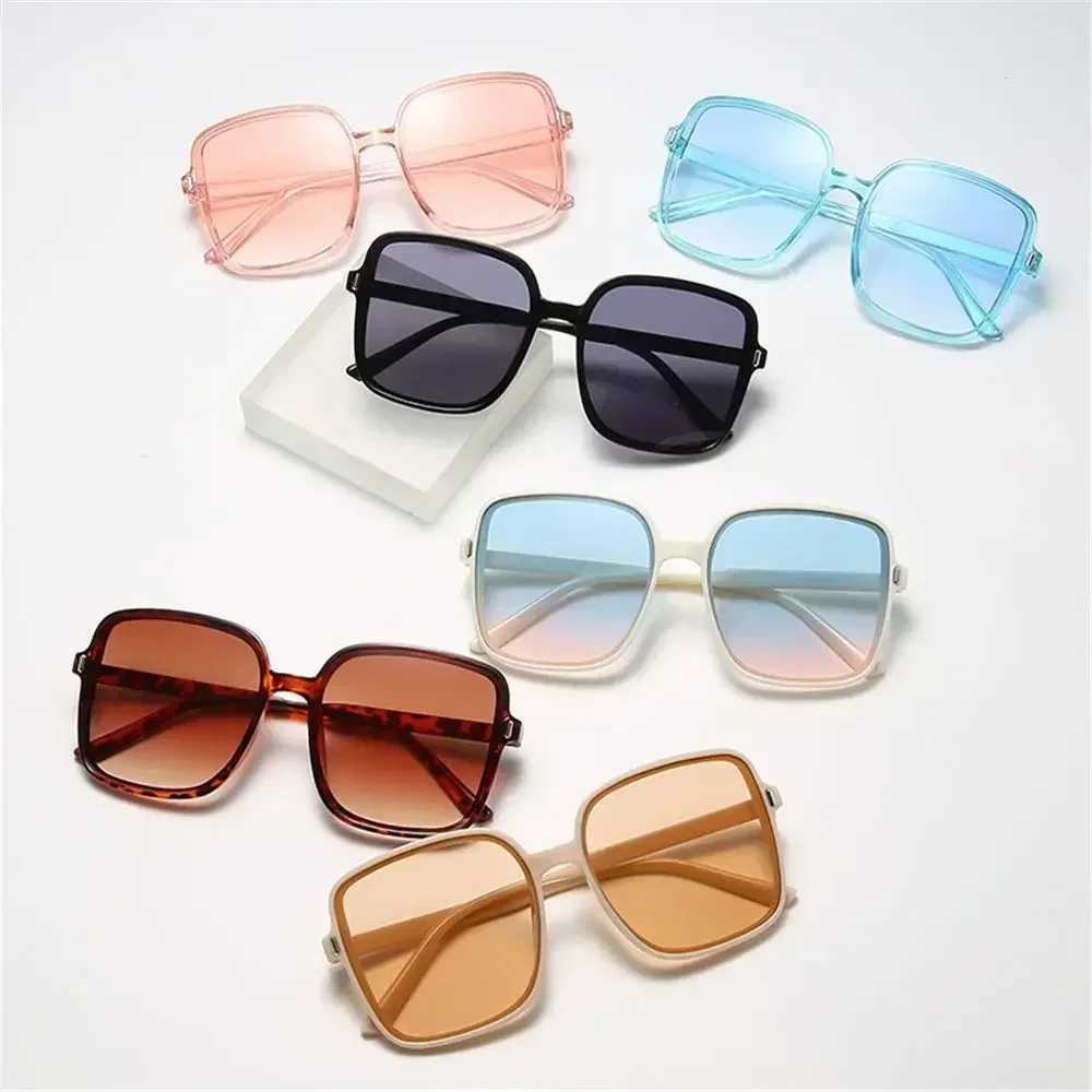 Square Sunes Wan retro gradient sun es Oversi Fem transparent lens black and white Ocos De Sol es Wen X2412251