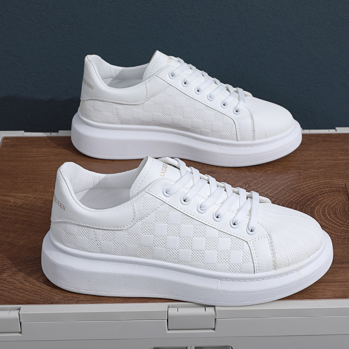 2025 Fashion brand small white shoes men's shoes with Korean version board shoes thick soles increase leather men's sports casual shoes