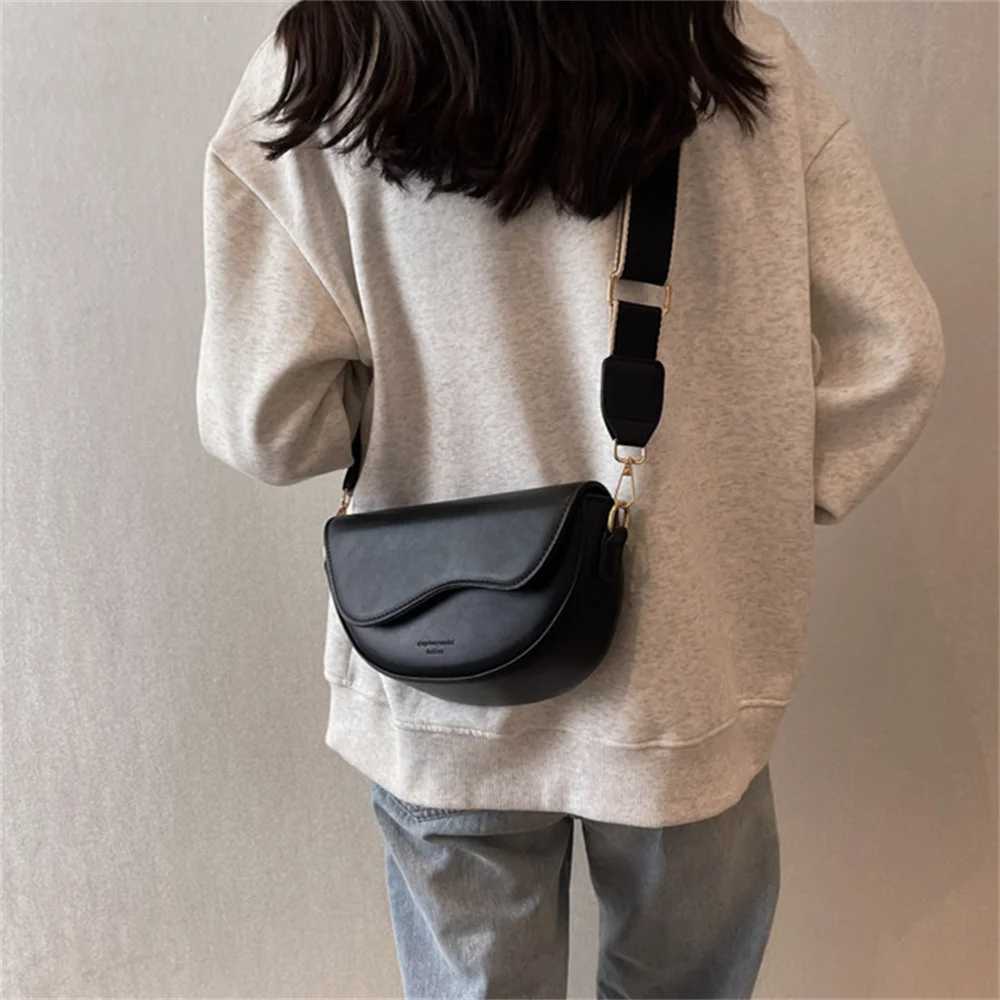 Women Vintage Solid Color Pu Leather Crossbody Bag With Stylish Wide Shoulder Strap Shoulder Bag Small Saddle Armpit Bag BolsaXJ241225