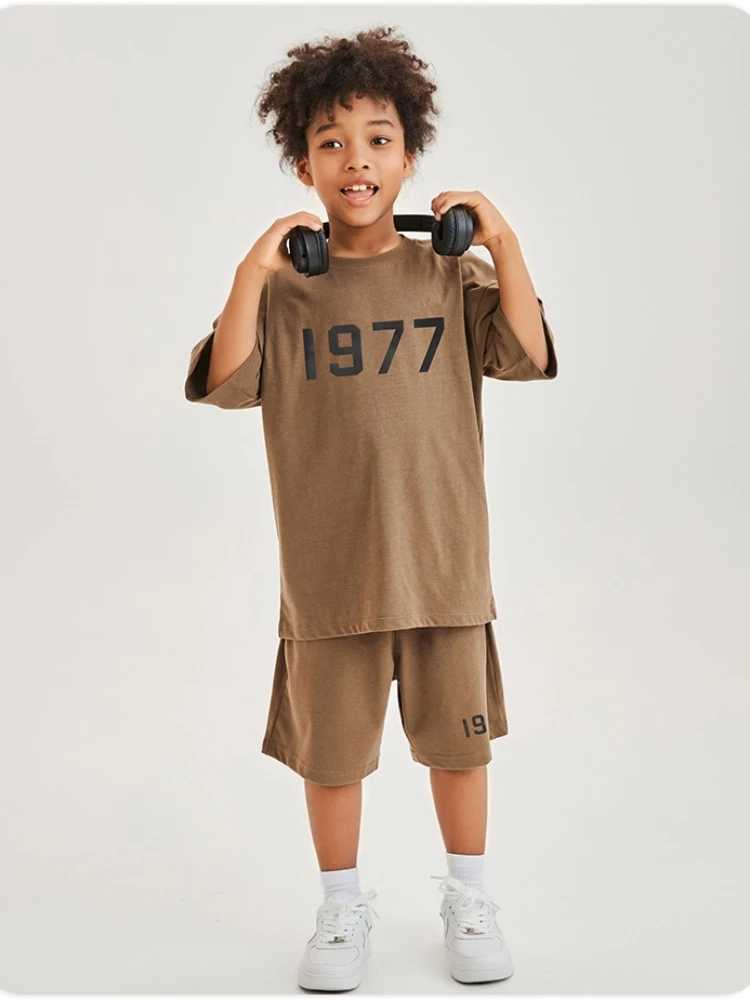 Clothing Sets Summer Baby Boy Clothes Kid Girl 1977 Print Tshirts and Shorts 2pcs Set Childrens Short Sleeve Top Bottom Casual TracksuitY241225E5RY