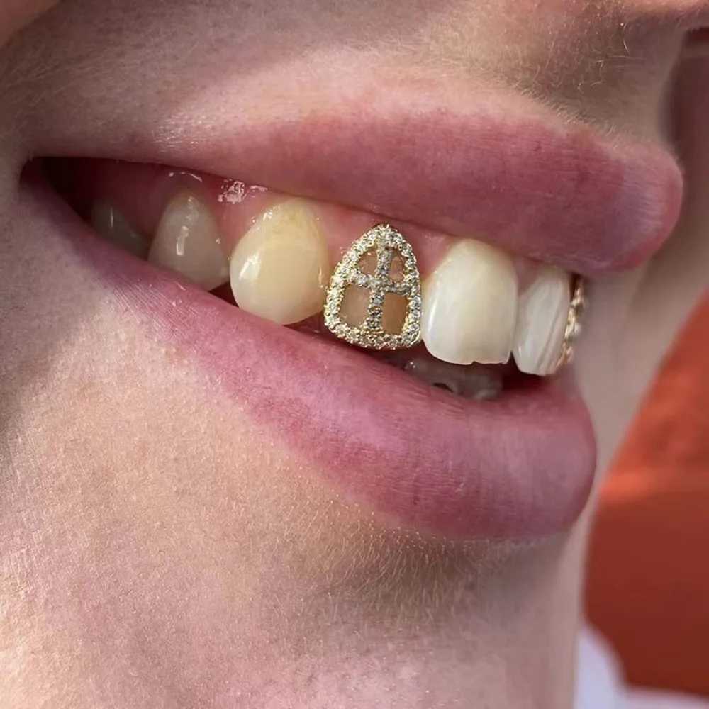 RACHELZ 2024 Cubic Zircon Cross Teeth Grillz Hip Hop 14K Gold Plated CZ Stone Tooth Cs For Women Men Jewelry Dental GrillsXJ241225