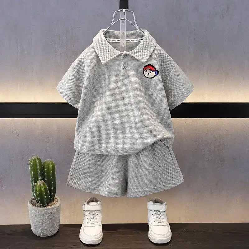 Clothing Sets Summer Baby Boy Clothes Set Lapel Tshirts and Shorts 2pcs Suit Childrens Short Sleeve Polo Top Bottom Teenage Casual TracksuitY2412253YP