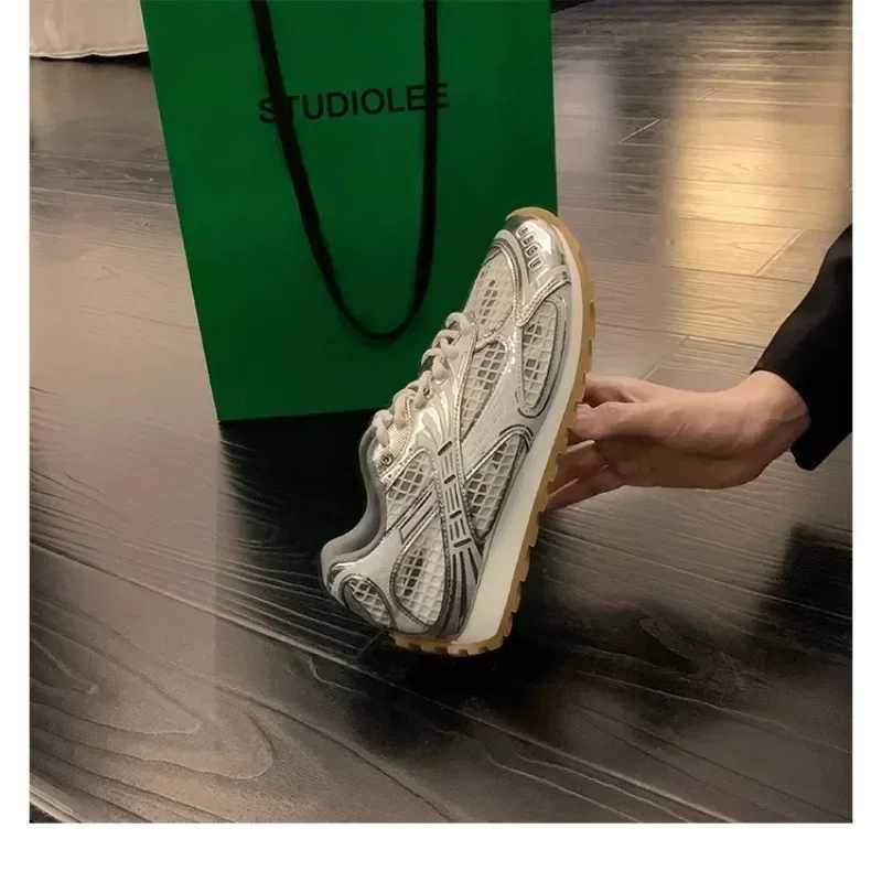 Luxury sports shoes lace up round toe casual shoes Pahwork mesh hollow running shoes outdoor sports shoes Y241225
