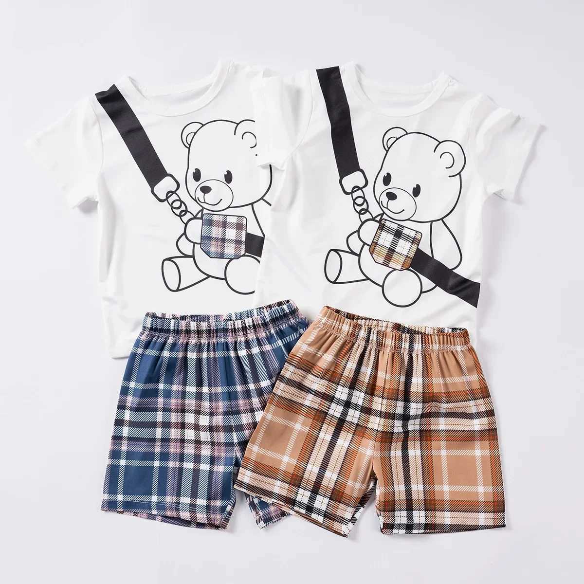 Clothing Sets 2pcs Summer Boys Suit New Simple Fashion Bear Round Neck Plaid Short Sleeve + Creative Striped Shorts Sports StyleY241225I9O8