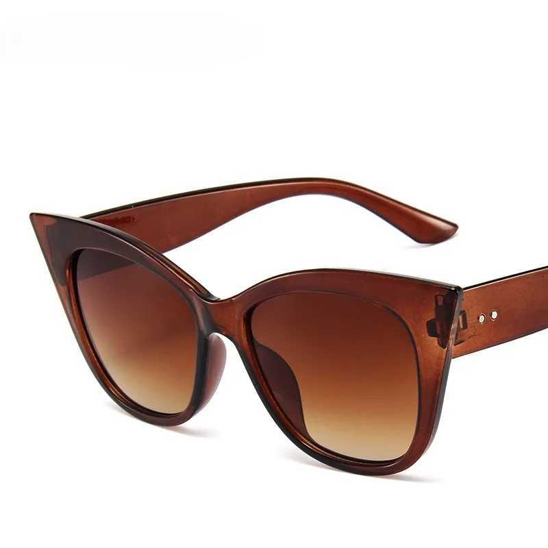 2024 Fashion Big Cat Eyes Sunes Wen Luxury Design Retro Sun es Fem M Retro S UV Protective Glasses X2412251