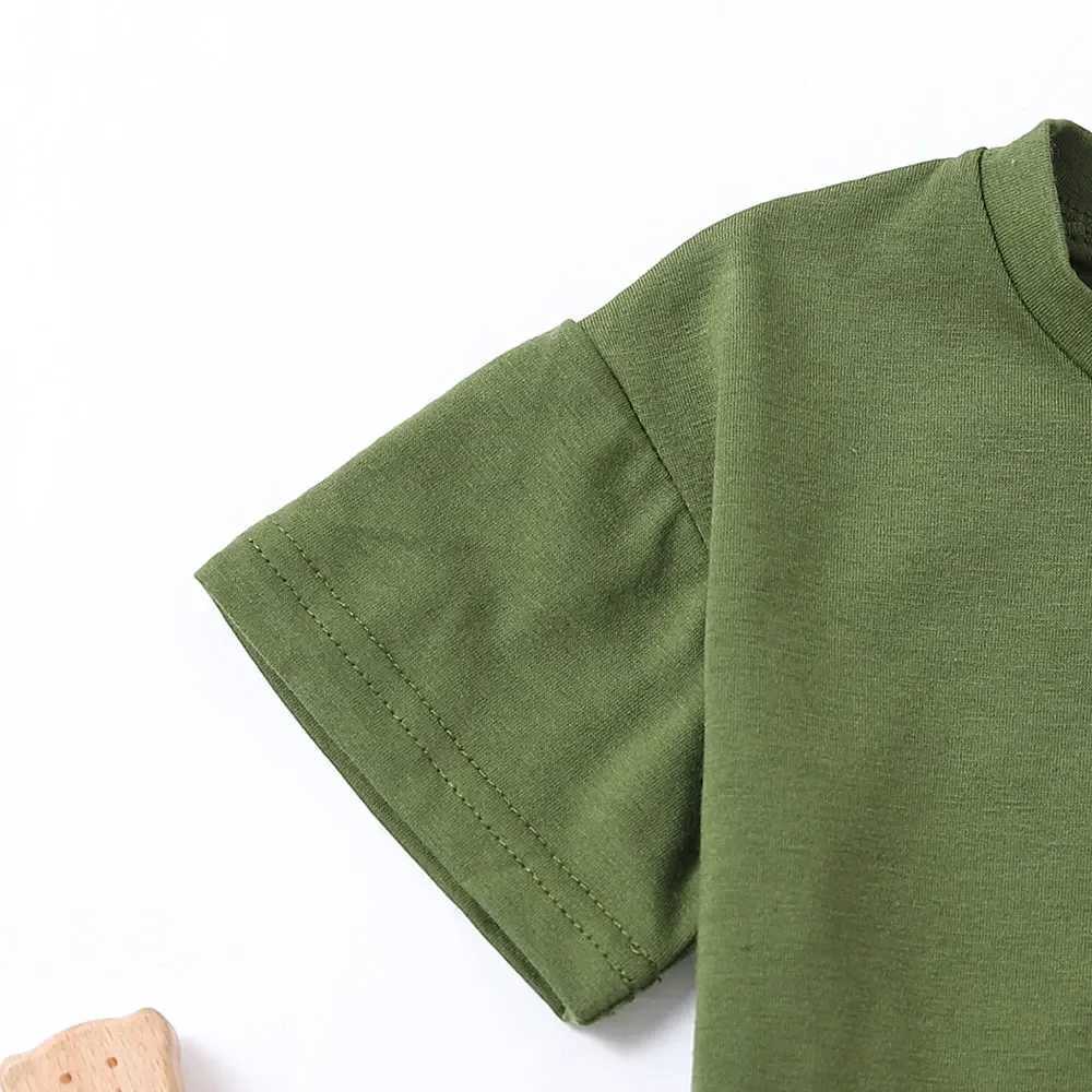 Clothing Sets Summer Childrens Casual Sportswear Set Childrens Letter Printed T-shirt + Solid Color Shorts 2 Pieces Set 0-6 Years OldY241225EW53