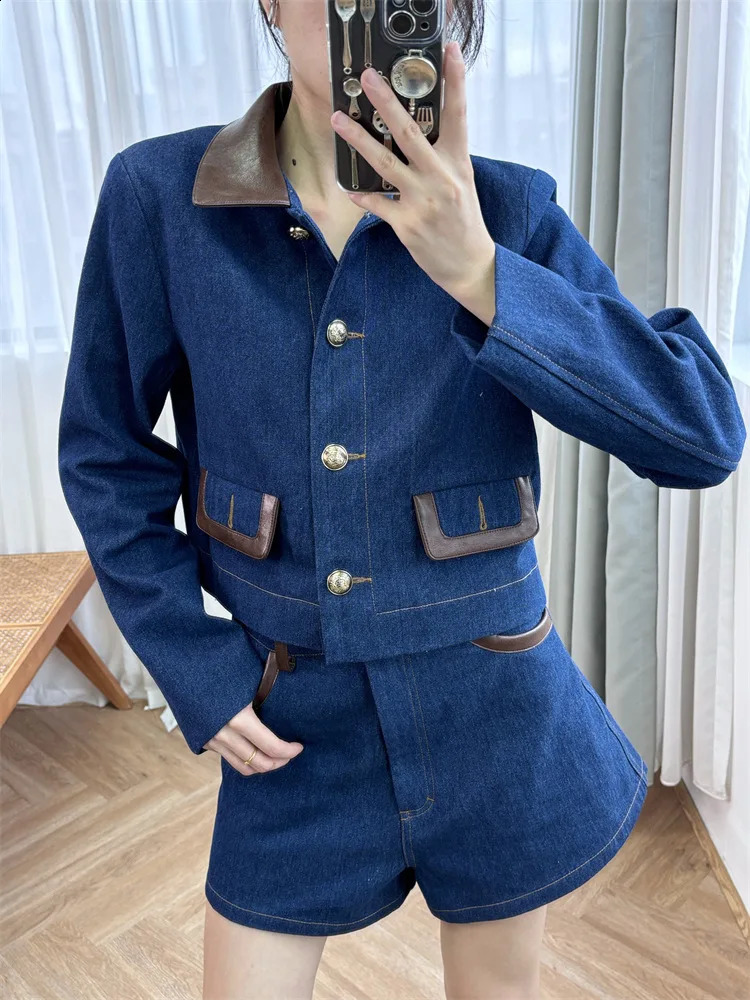 Retro high-quality denim womens jacket fashionable polo necklace PU leather high street jacket metal button loose top long sleeved 241219