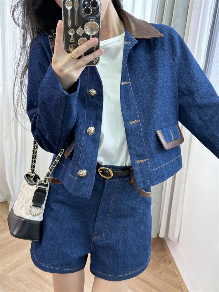 Retro high-quality denim womens jacket fashionable polo necklace PU leather high street jacket metal button loose top long sleeved 241219
