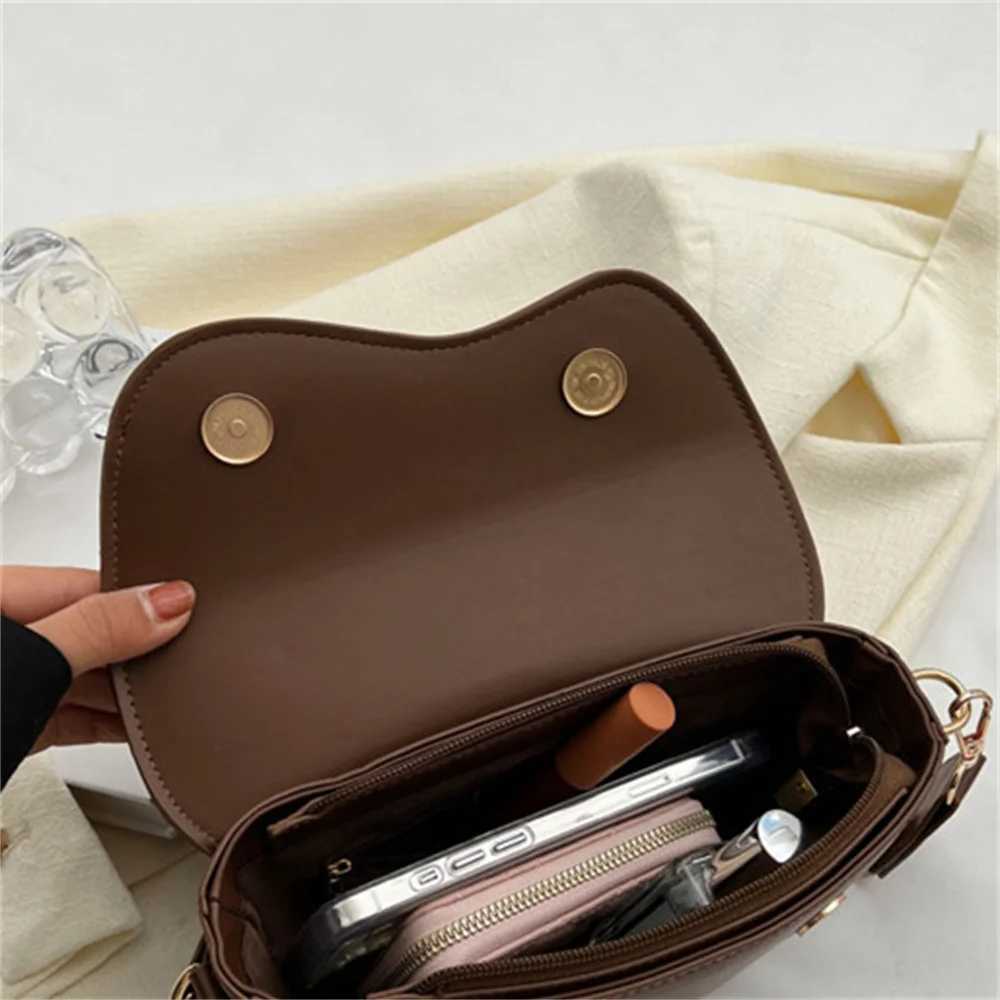 Women Vintage Solid Color Pu Leather Crossbody Bag With Stylish Wide Shoulder Strap Shoulder Bag Small Saddle Armpit Bag BolsaXJ241225