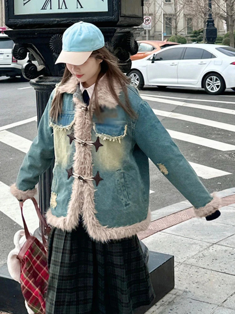 Womens warm thick fur with a lapel jacket windproof Korean fashion winter casual denim jacket 241219