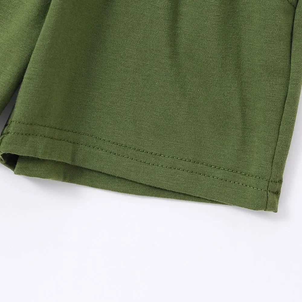 Clothing Sets Summer Childrens Casual Sportswear Set Childrens Letter Printed T-shirt + Solid Color Shorts 2 Pieces Set 0-6 Years OldY241225EW53