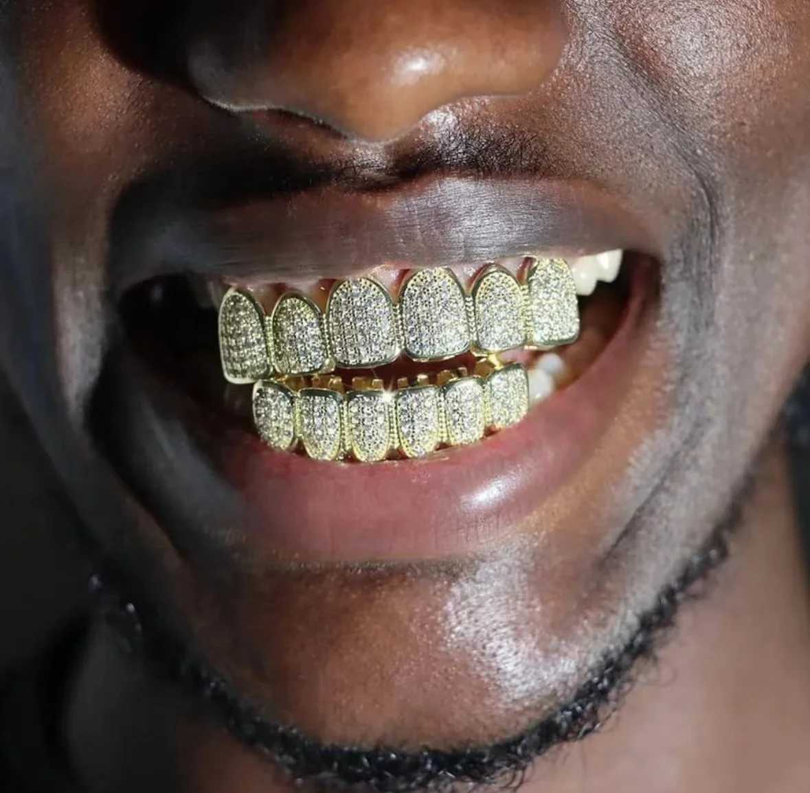 YOUNGX Hip Hop 6/6 d Out CZ Stone Tooth Grillz Top Bottom 14K Gold Plated Zircon Teeth Cs For Men Women JewelryXJ241225