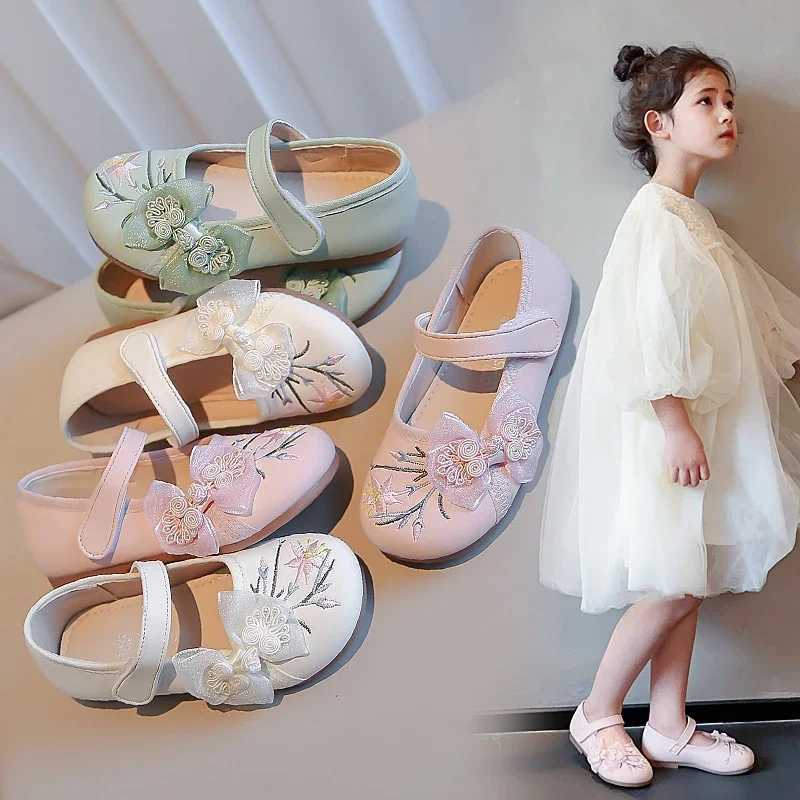 Athletic Outdoor Girls Casual Shoes Spring Autumn New Pink Soft Girls Single Shoes Green Embroidery Flat Kid Girls Small Leather Shoes Sandals H241223
