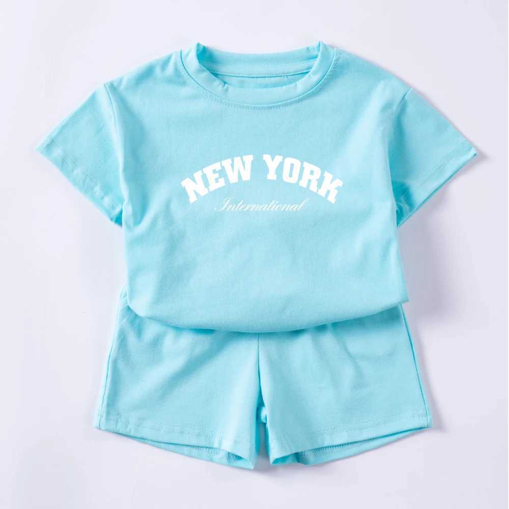 Clothing Sets Summer Childrens Casual Sportswear Set Childrens Letter Printed T-shirt + Solid Color Shorts 2 Pieces Set 0-6 Years OldY241225EW53