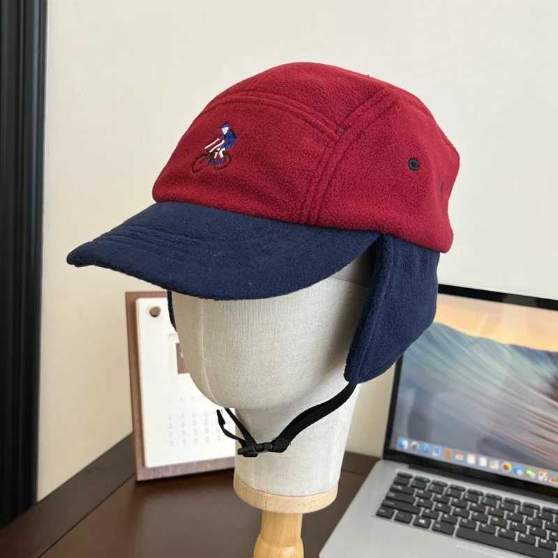 Tide brand outdoor baseball cap color matching ear protection with rope pedal cap hot wool bicycle bomber cap W241225