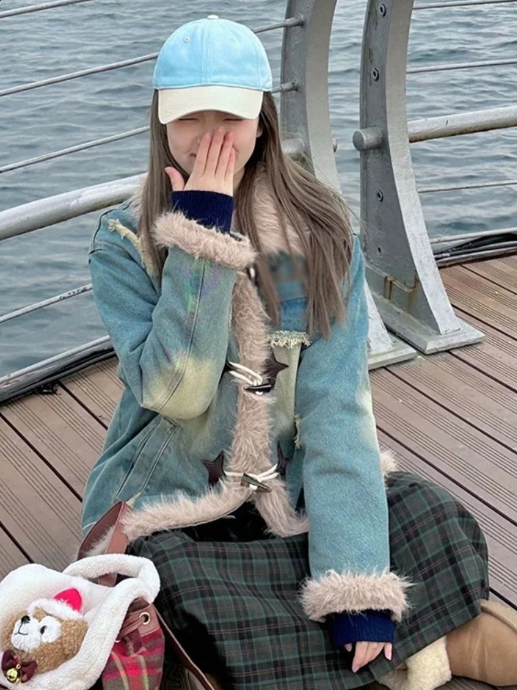 Womens warm thick fur with a lapel jacket windproof Korean fashion winter casual denim jacket 241219