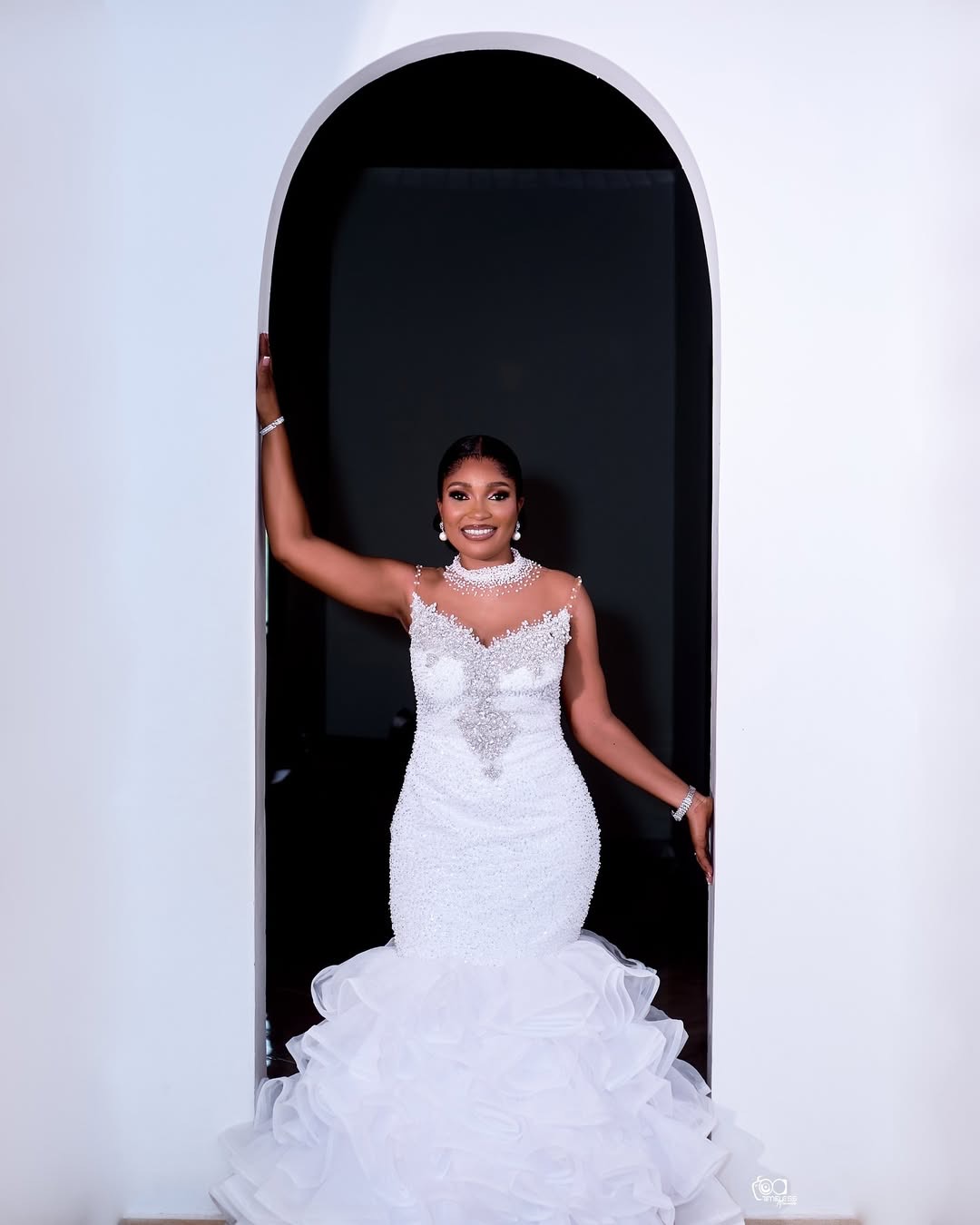 2025 Arabic Aso Ebi Plus Size White Wedding Dresses Crystals Beaded Sheer Neck Organza Tiers Bridal Gowns Dress ZJ0342