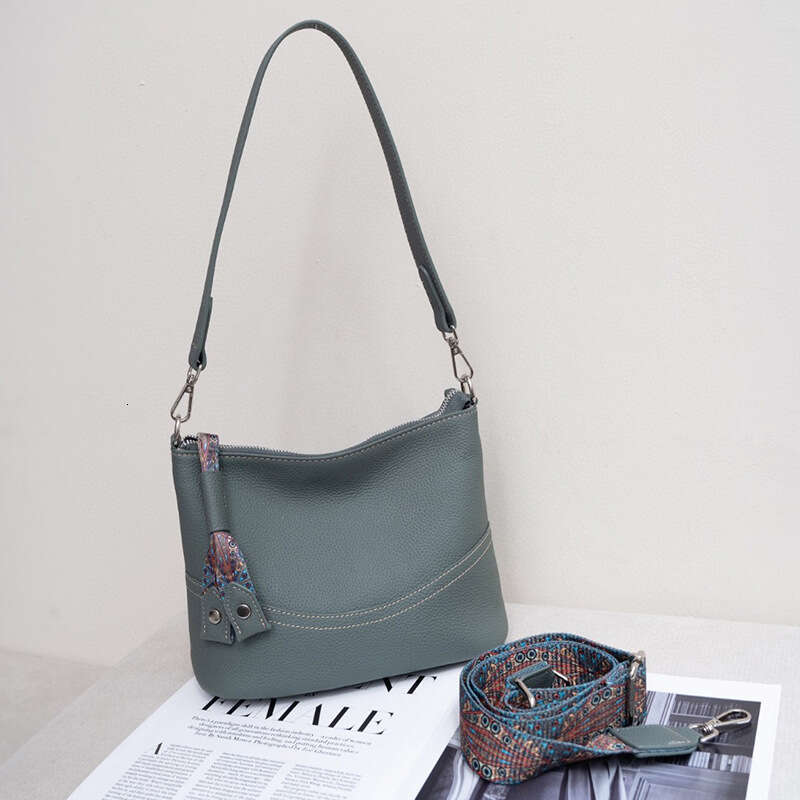 Genuine leather women's 2024 new top layer cowhide shoulder handbag Korean high-end feeling versatile crossbody bucket bag