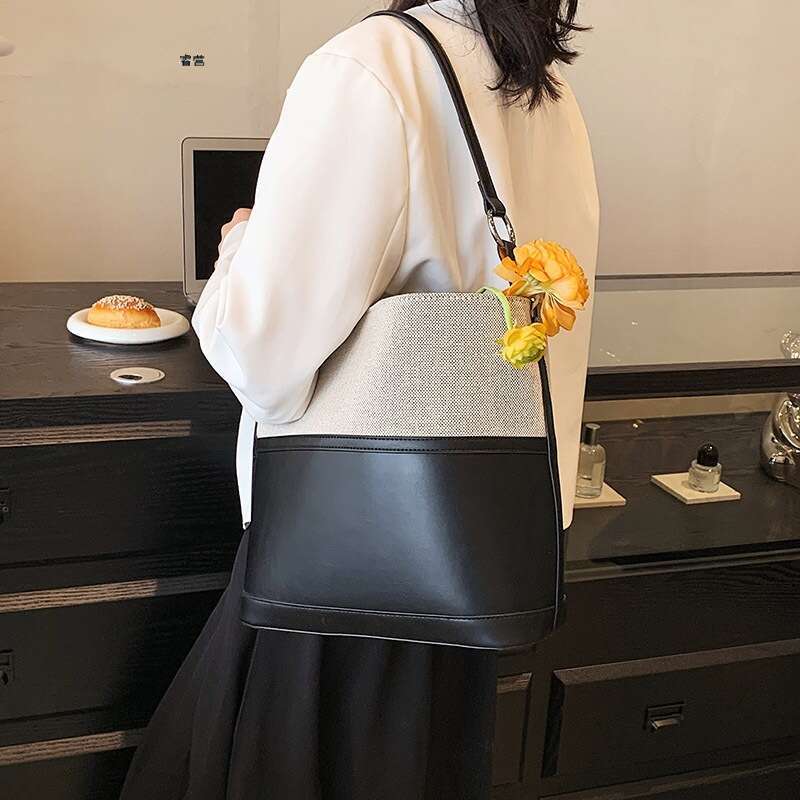 2024 New Simple Ruiying Water Bucket Versatile Instagram Fashion Handheld Crossbody Korean Edition Women's Bag