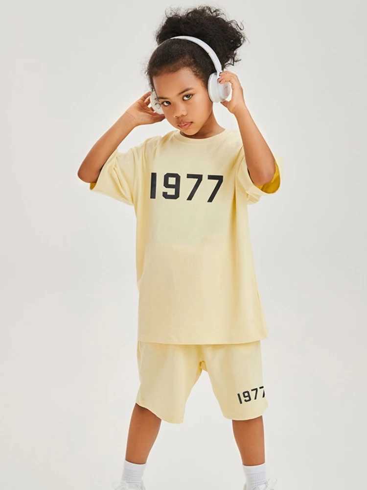 Clothing Sets Summer Baby Boy Clothes Kid Girl 1977 Print Tshirts and Shorts 2pcs Set Childrens Short Sleeve Top Bottom Casual TracksuitY241225E5RY