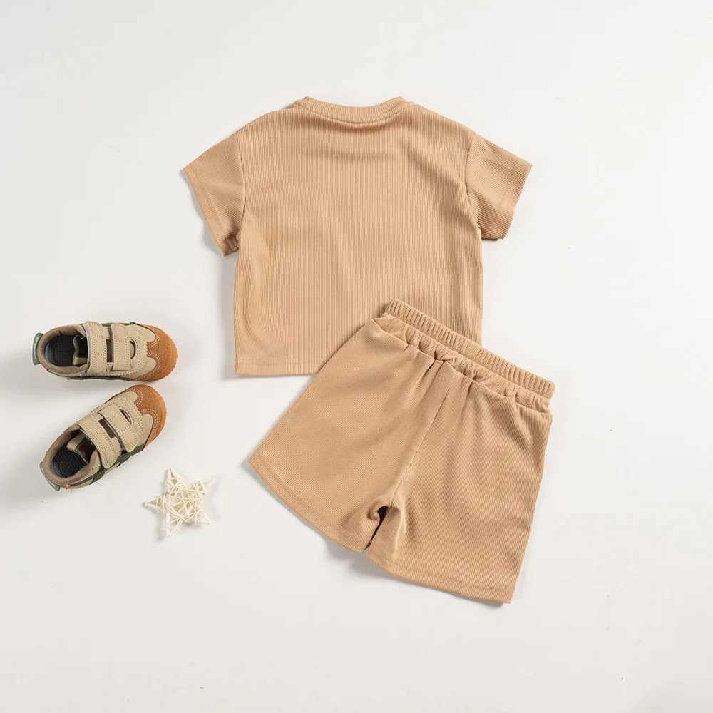 Clothing Sets Childrens Summer Leisure Set Boys and Girls Little Bear Embroidered Short Sleeves+Elastic Waist Shorts 2pcs Sports SuitY241225Y4TM