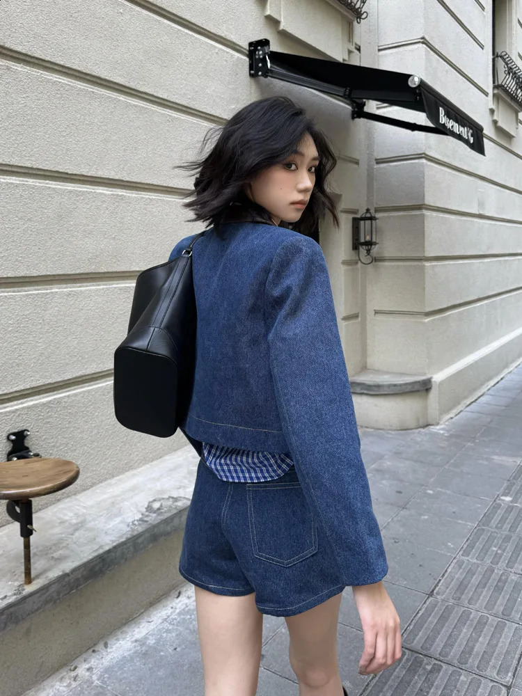 Retro high-quality denim womens jacket fashionable polo necklace PU leather high street jacket metal button loose top long sleeved 241219