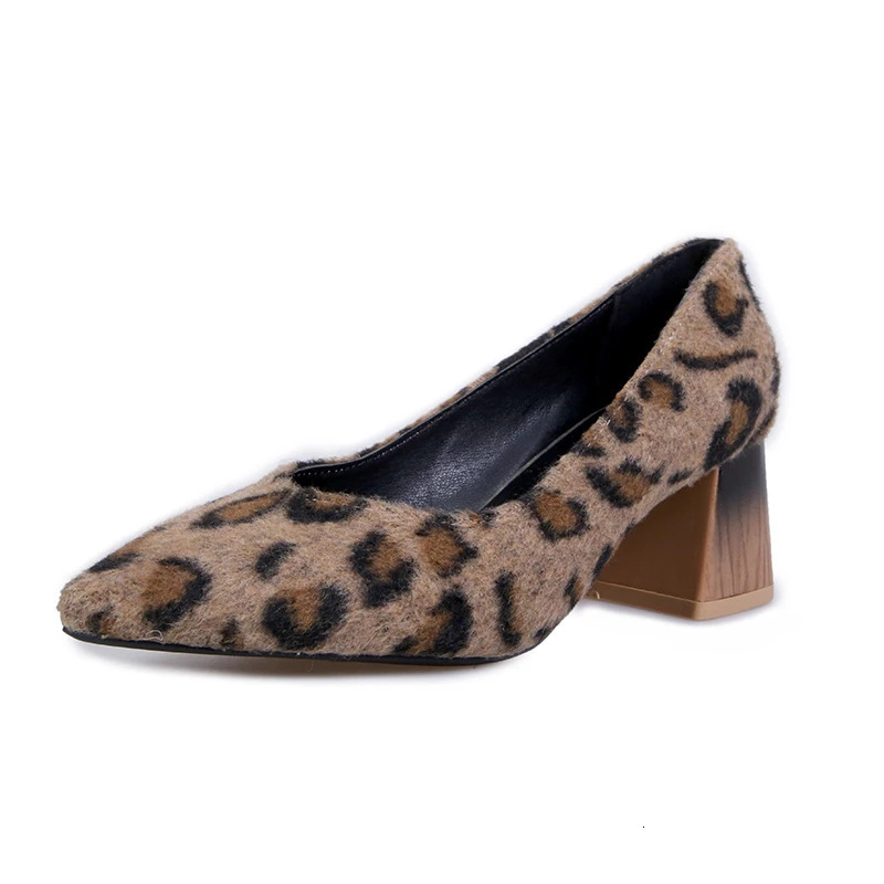 Women Heels Pumps Shoes Leopard Colored Furry Fur Medium Heel Lolita Shoes Party Elegant Stylish High Quality Cute Sexy 241225