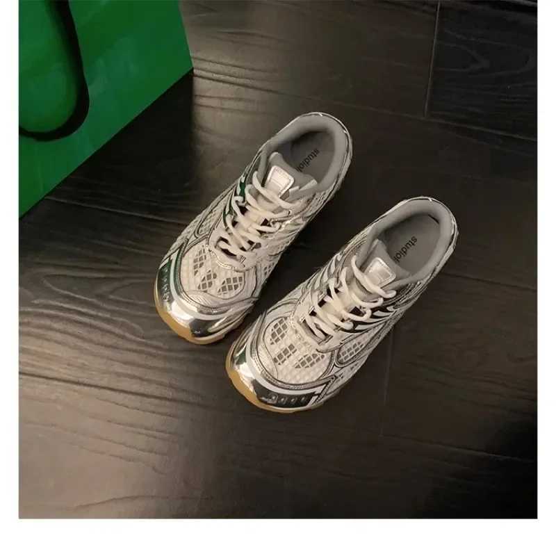 Luxury sports shoes lace up round toe casual shoes Pahwork mesh hollow running shoes outdoor sports shoes Y241225