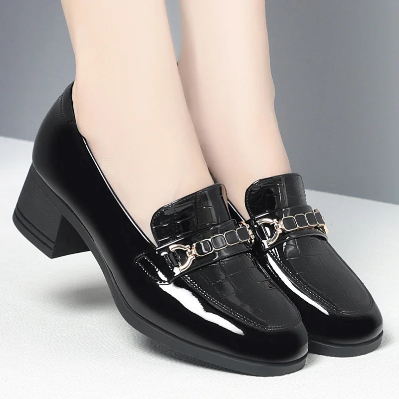 Vintage British Style Deep Mouth Patent Leather Shoes Women Pumps Spring Block High Heels Shoes Loafers Women Office Model 241225