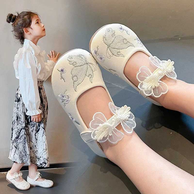 Athletic Outdoor Girls Casual Shoes Spring Autumn New Pink Soft Girls Single Shoes Green Embroidery Flat Kid Girls Small Leather Shoes Sandals H241223