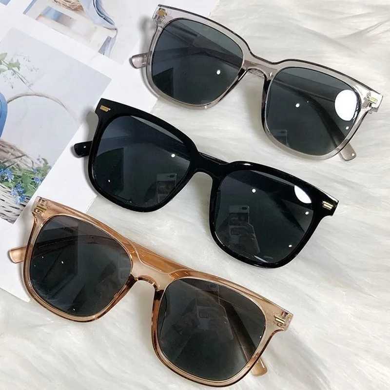 Summer Square Sunes for Lady Fashion Trendy Style Sun es Vintage S Goggles UV400 Protection Streetwear Eyewear X2412251