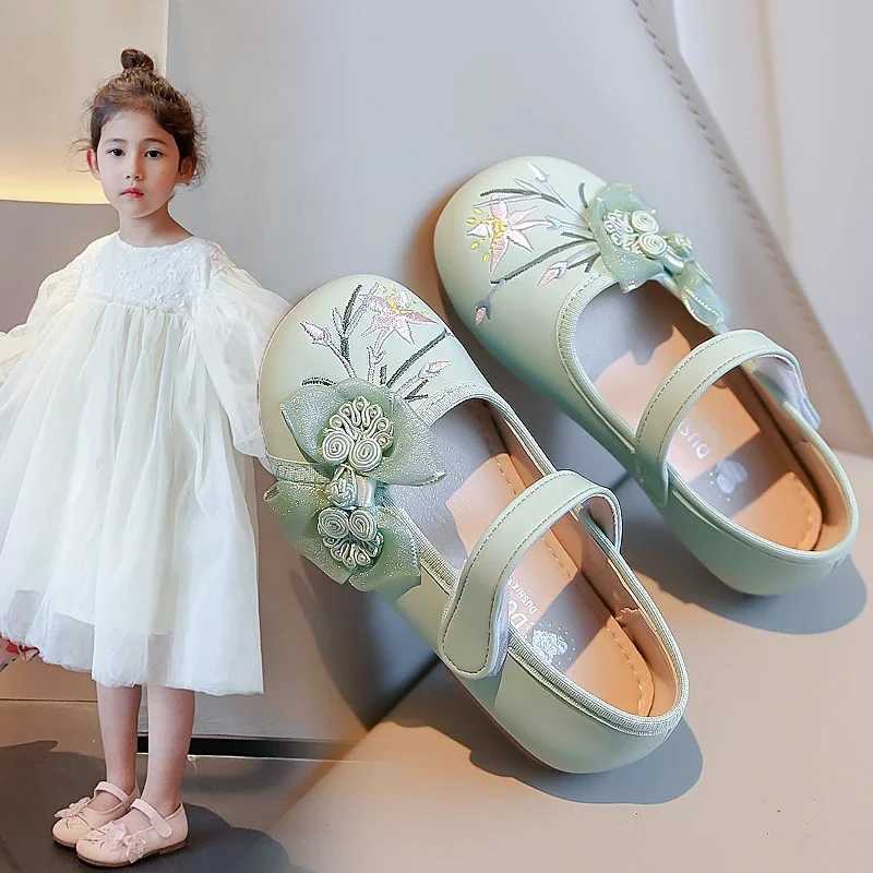 Athletic Outdoor Girls Casual Shoes Spring Autumn New Pink Soft Girls Single Shoes Green Embroidery Flat Kid Girls Small Leather Shoes Sandals H241223