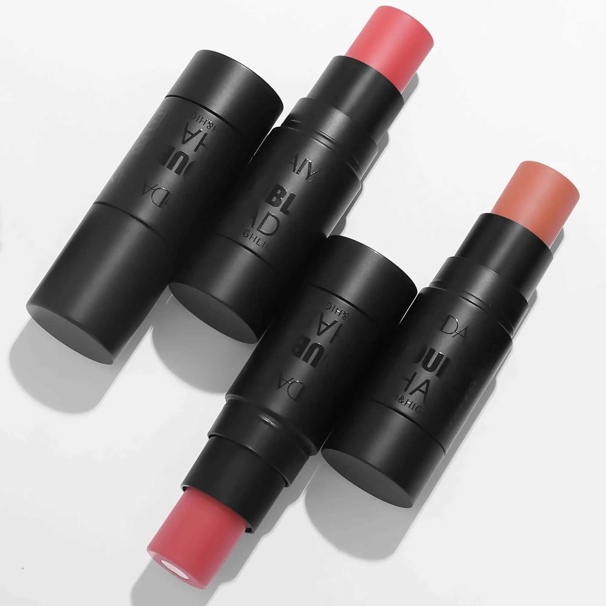 Cream B MakeupBuildable B Stick for CheeksMatte and Dewy FinishLong WearingEasy ApplicationLightweight Multi StickXJ241225